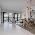 Stylish Hills With Lovely Views *