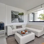 Apartment Stylish Hills With Lovely Views