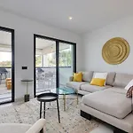 Apartment Stylish Hills With Lovely Views