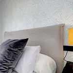 Apartment Stylish Hills With Lovely Views