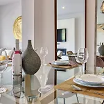 Stylish Hills With Lovely Views *