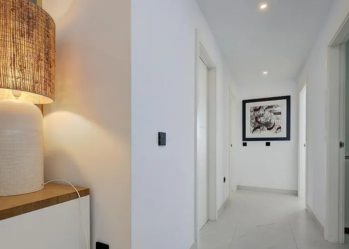 Stylish Hills With Lovely Views *