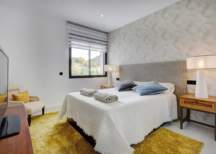 Апартаменти Stylish Hills With Lovely Views