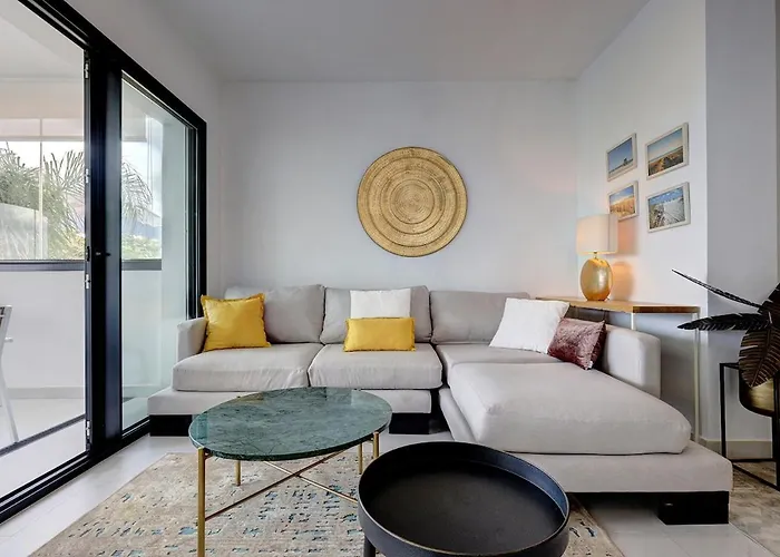 Апартаменти Stylish Hills With Lovely Views *