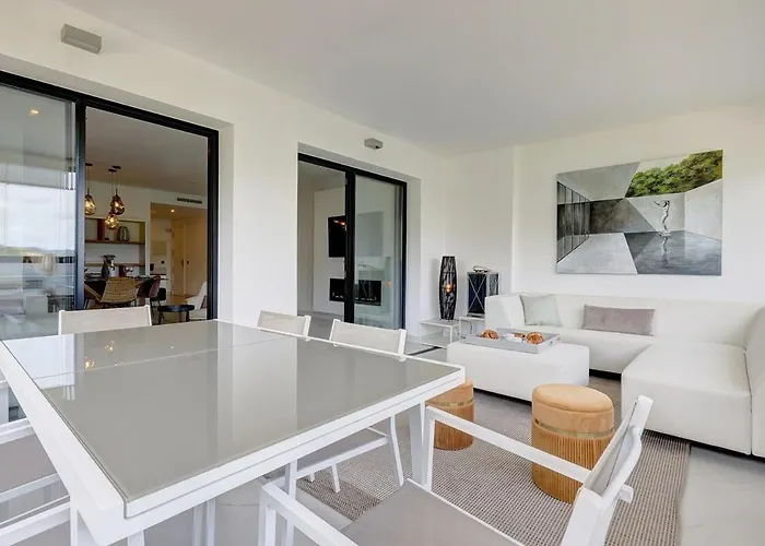 Stylish Hills With Lovely Views *