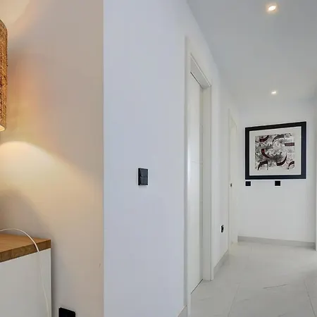 Stylish Hills With Lovely Views *