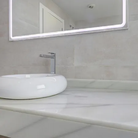 Stylish Hills With Lovely Views *