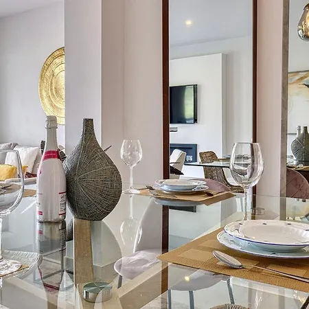 Stylish Hills With Lovely Views *