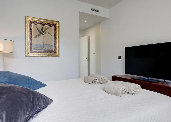 Stylish Hills With Lovely Views Apartman *