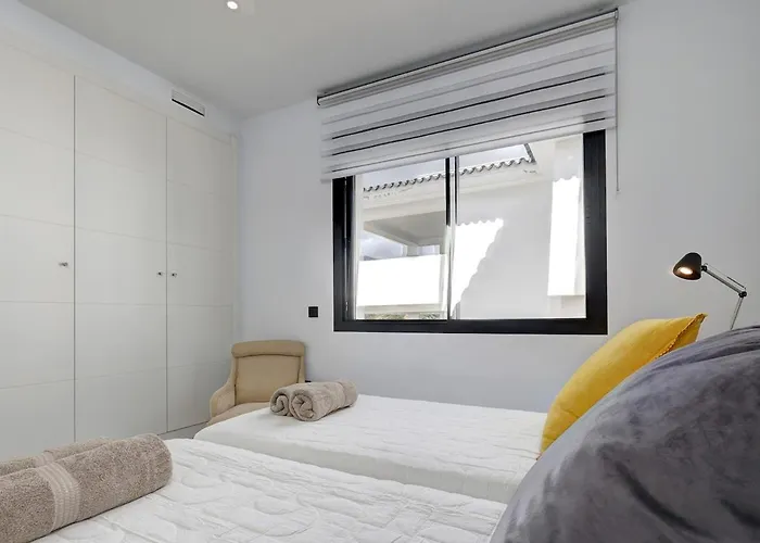 Stylish Hills With Lovely Views Estepona