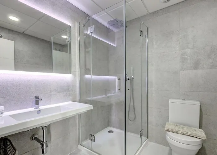 Stylish Hills With Lovely Views *