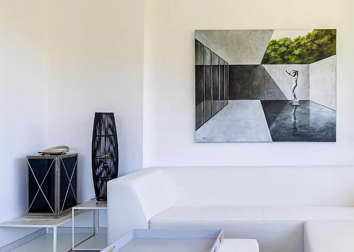 Stylish Hills With Lovely Views