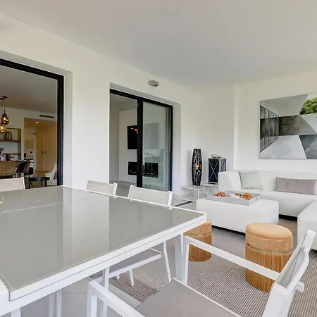 Stylish Hills With Lovely Views *