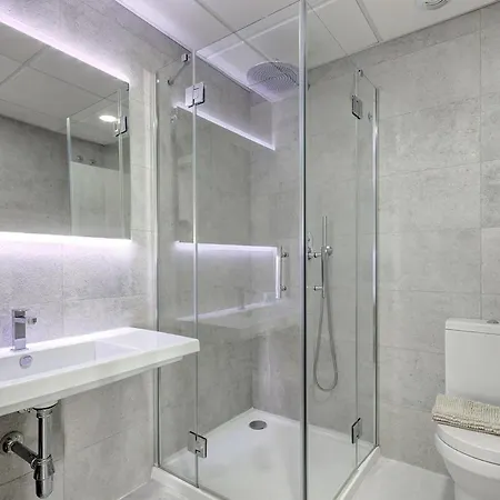 Stylish Hills With Lovely Views *