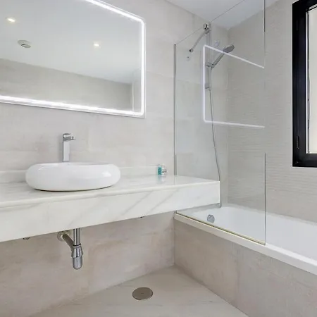 Апартаменти Stylish Hills With Lovely Views Естепона